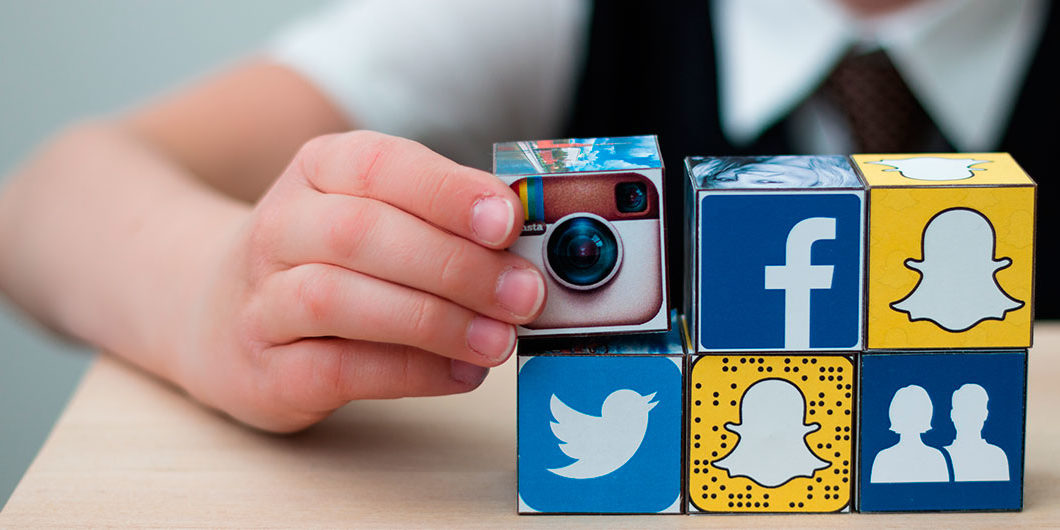 Por qué evitar el uso de las redes sociales antes de los 14 años